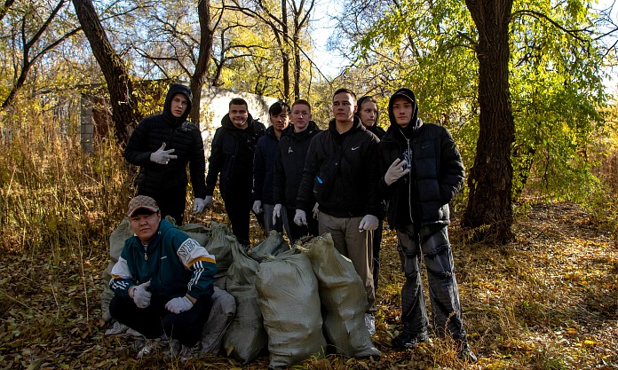 В Благовещенске в рамках «Город берегу» прошел субботник «Чистые игры»